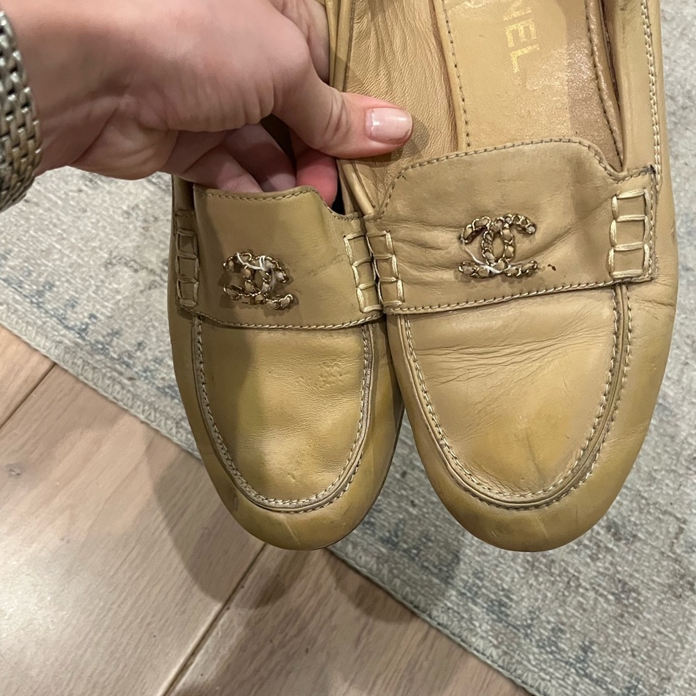 CHANEL Beige Loafers - Picture 4 of 11
